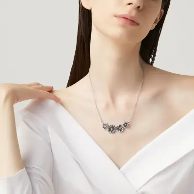 Daisies Swing Necklace שרשרת כסף