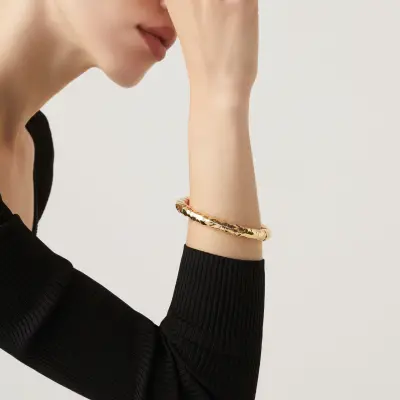 Stone Medium Bangle in gold-plated צמיד כסף