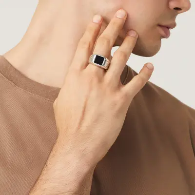 Square Onyx Hammered Ring טבעת כסף